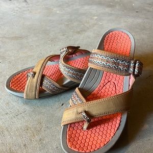 Womens size 9 cushioned bottoms slip on sandals